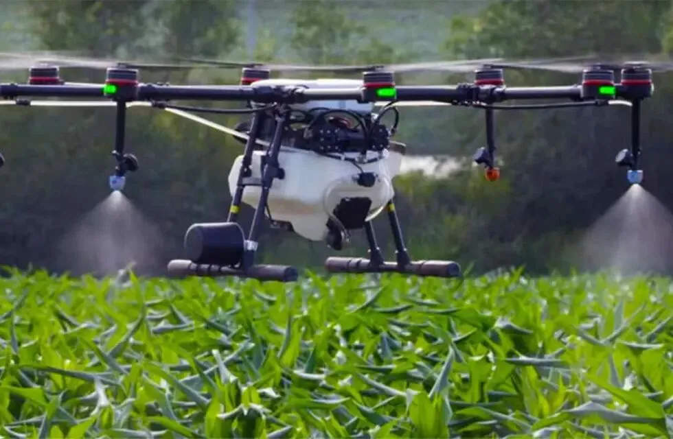 D&E incorporó drones pulverizadores: «Siempre tratamos de tener un valor agregado para el productor»