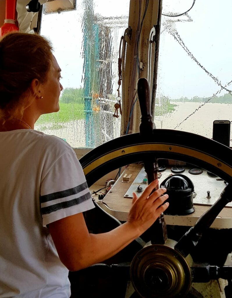 Analía Esperón cuenta cómo es ser transportista fluvial ganadera desde el Delta entrerriano